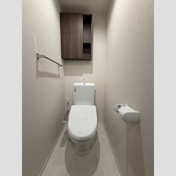 トイレ (トイレ)