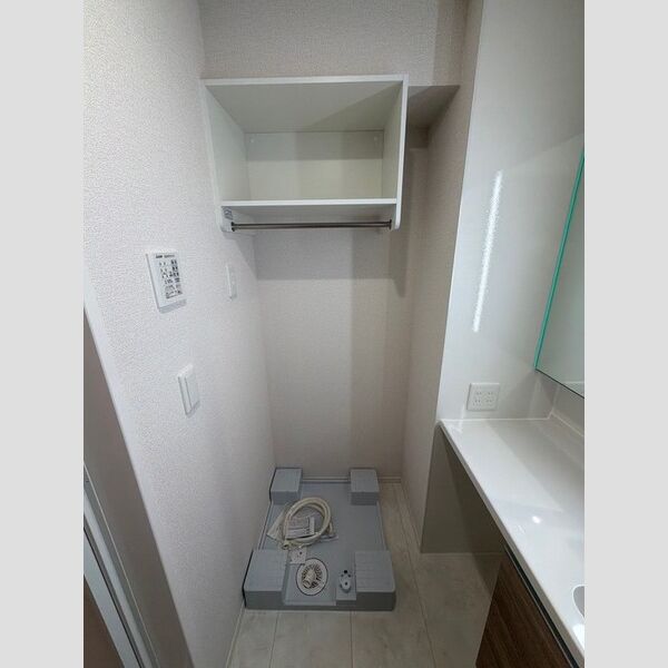 洗面所 (洗濯機置き場)
