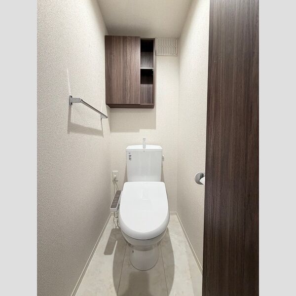 トイレ (トイレ)