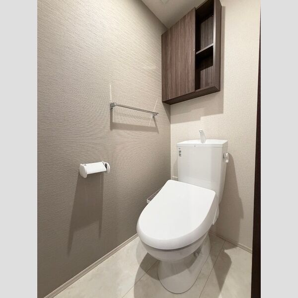 トイレ (トイレ)