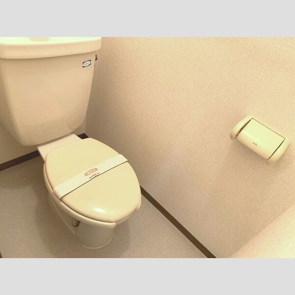 トイレ (トイレ)