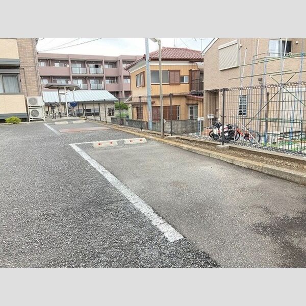 駐車場 (駐車場)