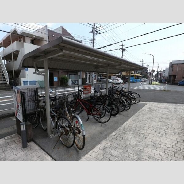 現地周辺 (駐輪場)