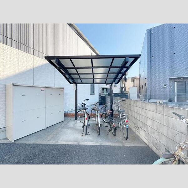 現地周辺 (駐輪場)
