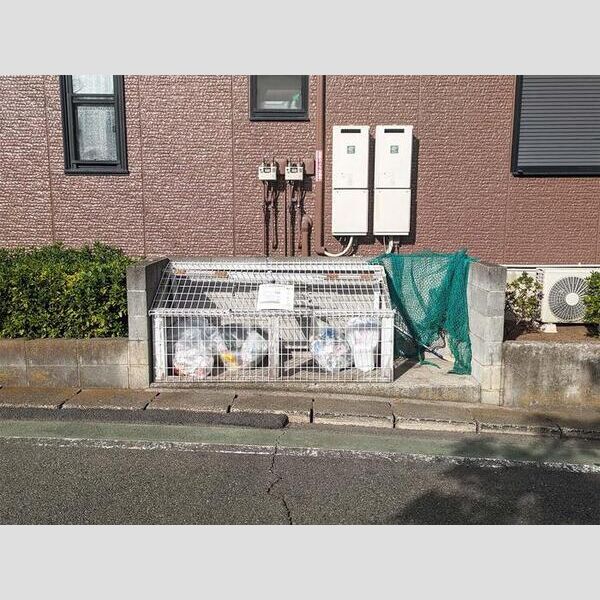 現地周辺 (ゴミ置場)