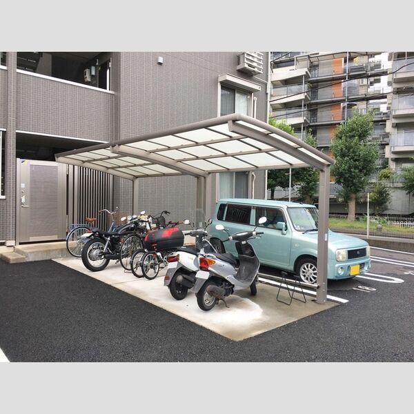 現地周辺 (駐輪場です。)