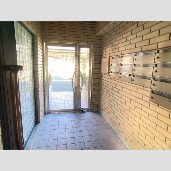 エントランス (エントランス)