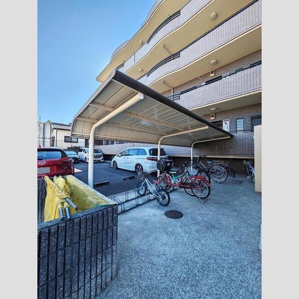 現地周辺 (駐輪場)