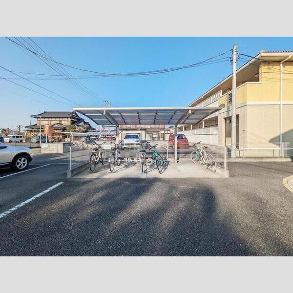 現地周辺 (駐輪場)