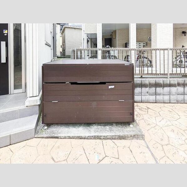 現地周辺 (ゴミストッカー)