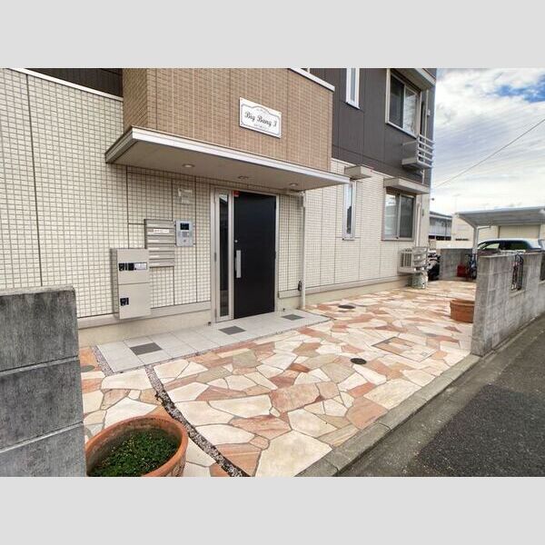 現地周辺 (建物エントランス)