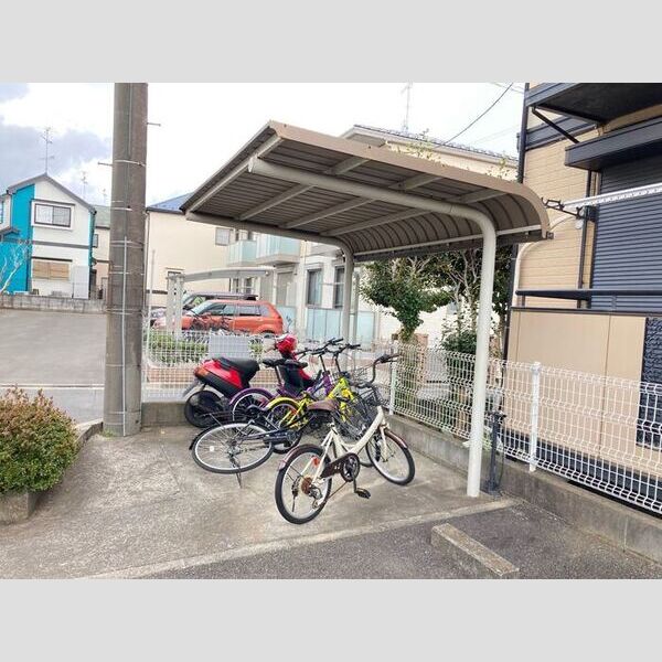 現地周辺 (駐輪場)
