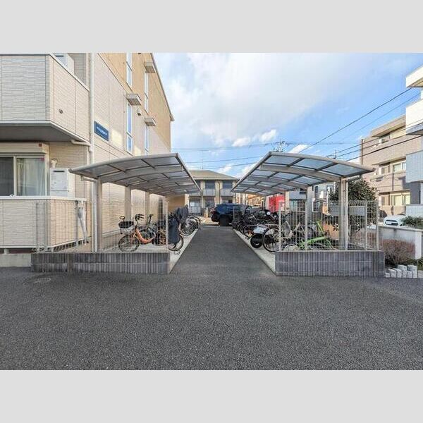 現地周辺 (駐輪場)