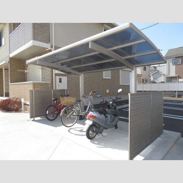 現地周辺 (屋根付駐輪場です。)