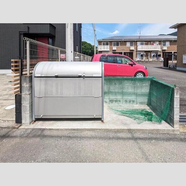 現地周辺 (ゴミ置き場)