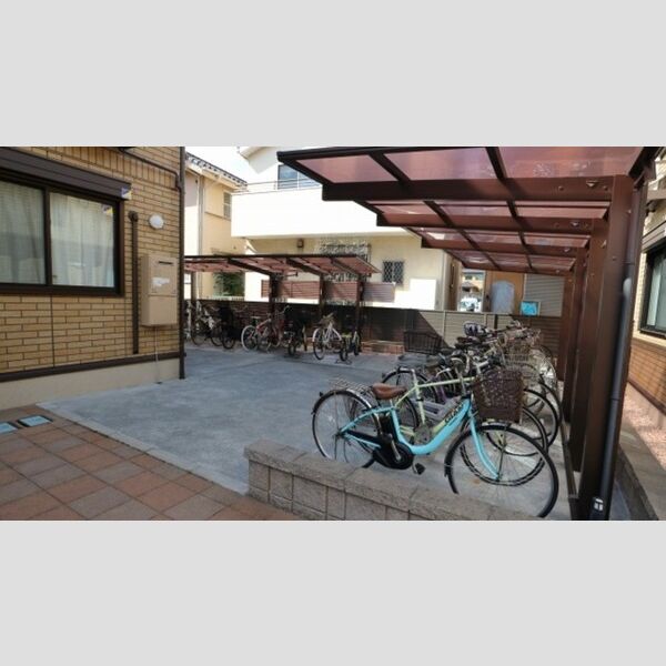 現地周辺 (駐輪場)