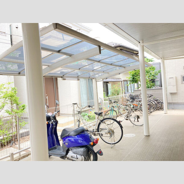 現地周辺 (駐輪場)