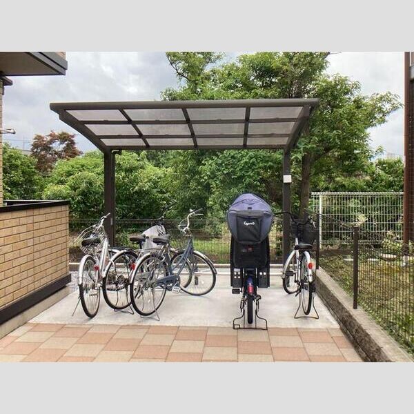 現地周辺 (駐輪場)