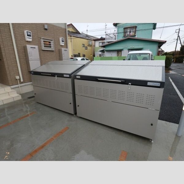 現地周辺 (専用ごみストッカー)