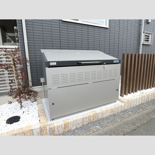 現地周辺 (ゴミストッカー)