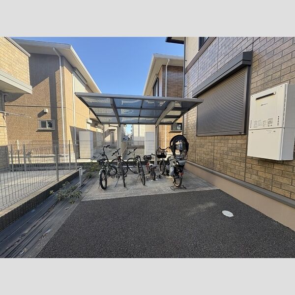 現地周辺 (駐輪場)