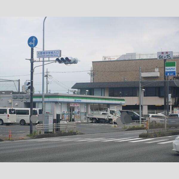 現地周辺 (ファミリーマート相模原鵜野森店)