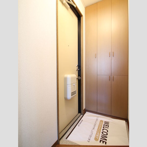 玄関 (大型シューズボックス付の玄関)