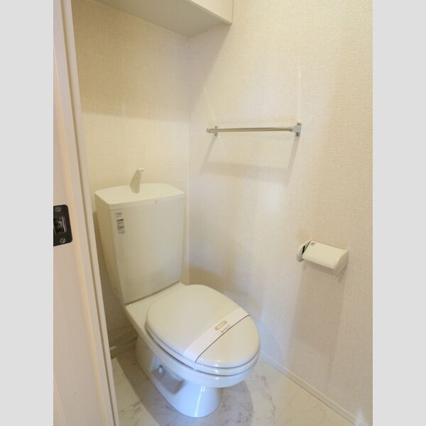 トイレ (トイレ)