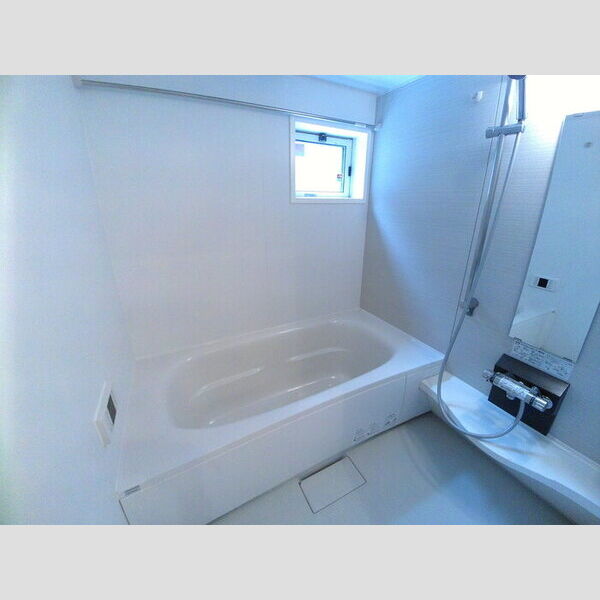 バス (追焚きと浴室乾燥機付)