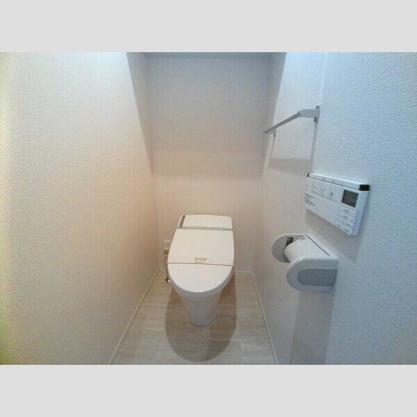 トイレ (温水洗浄便座)