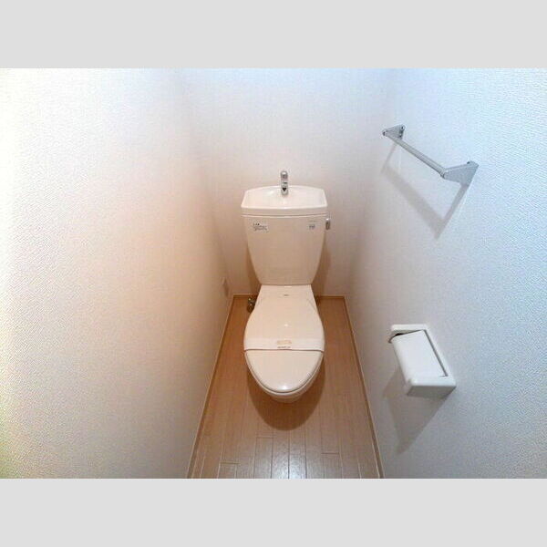 トイレ (トイレ)