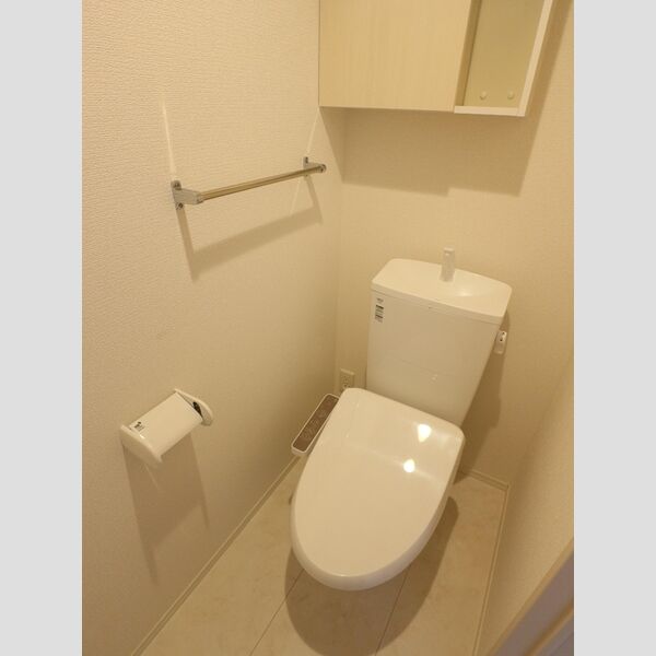 トイレ (トイレ)