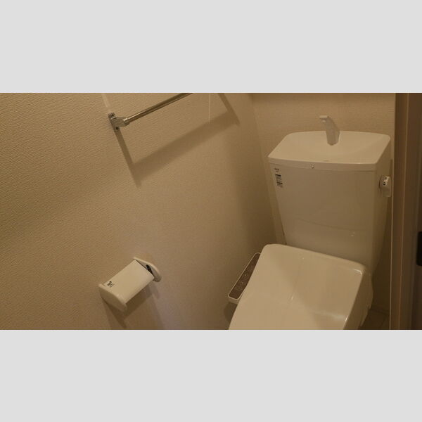 トイレ (トイレ)