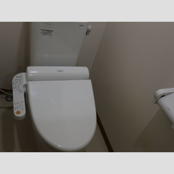 トイレ (トイレ)