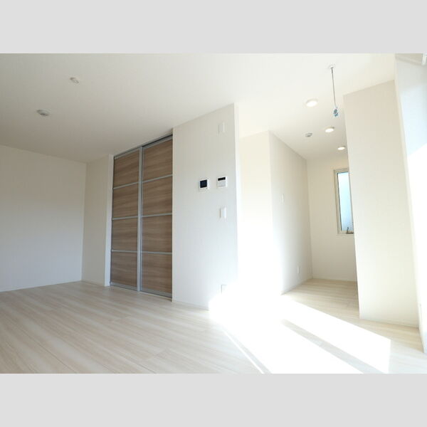 居室・リビング (リビング(別角度))