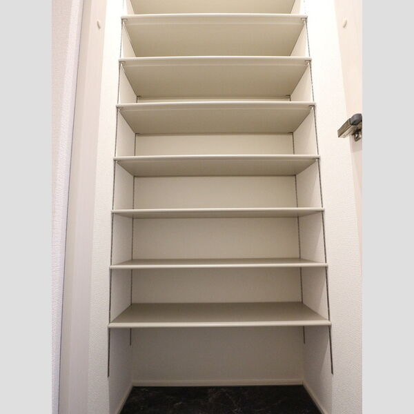 玄関 (シューズクローク)