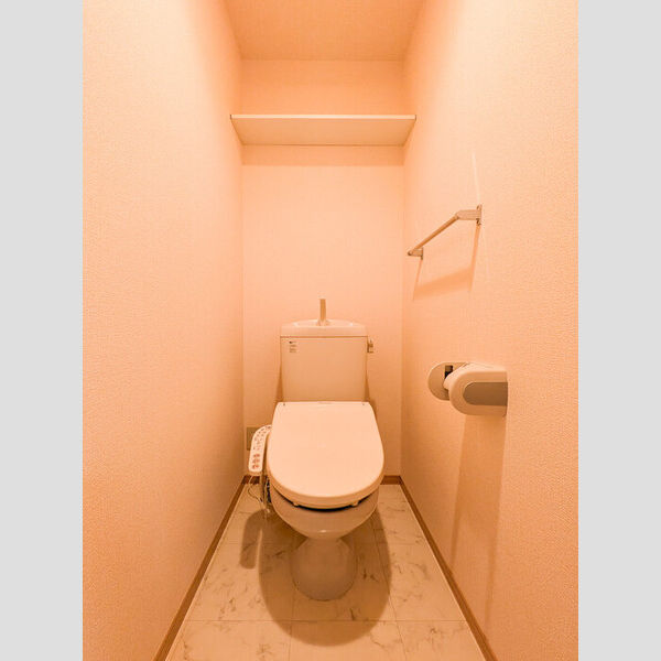 トイレ (トイレ)