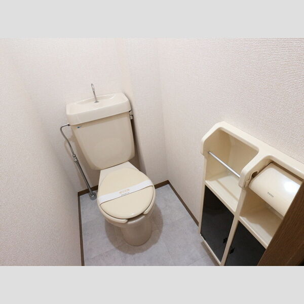 トイレ (トイレ)