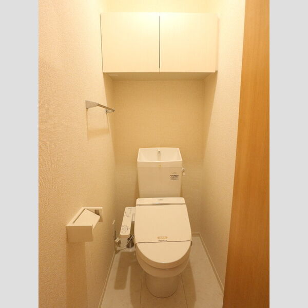 トイレ (トイレ)