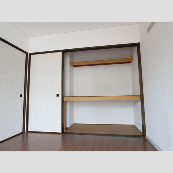 収納 (押入)
