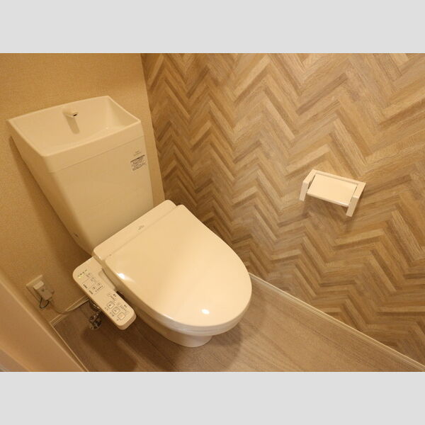 トイレ (トイレ)