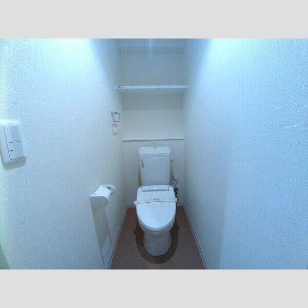 トイレ (トイレ)