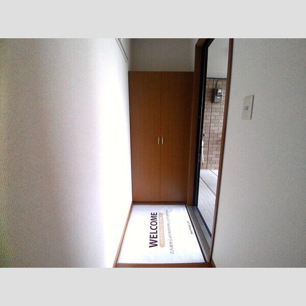 玄関 (トールタイプのシューズボックス付の玄関)