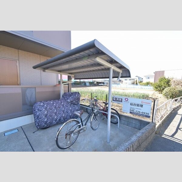 現地周辺 (駐輪場)