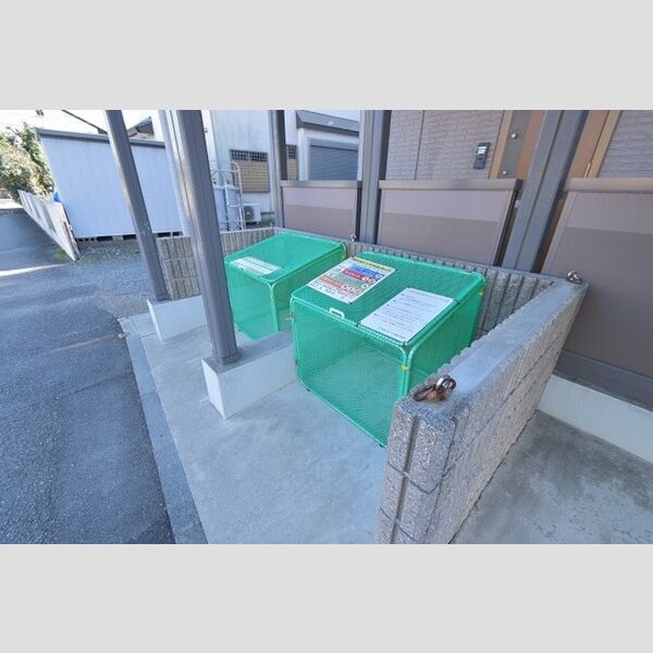 現地周辺 (ゴミ置き場)