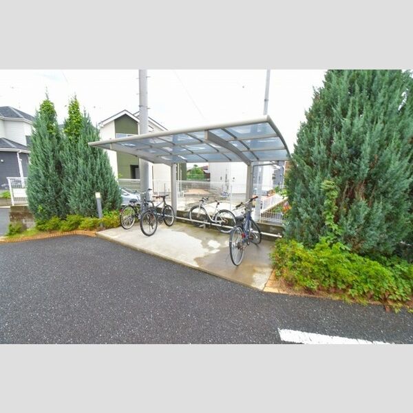 現地周辺 (駐輪場)