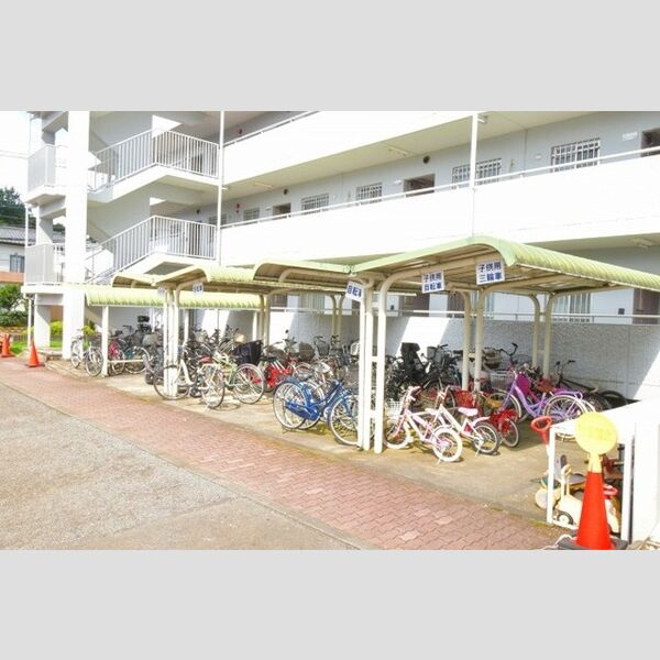 現地周辺 (駐輪場)