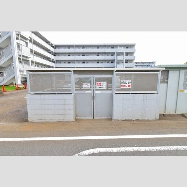 現地周辺 (ゴミ置き場)