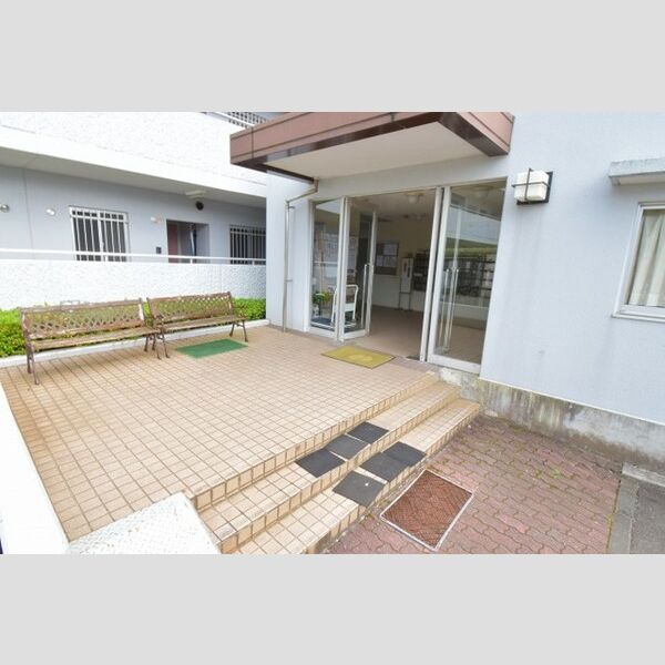 エントランス (エントランス)