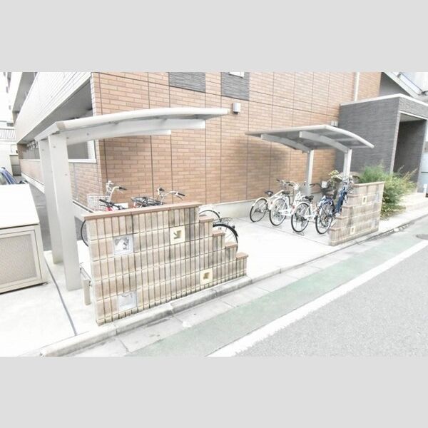 現地周辺 (駐輪場)